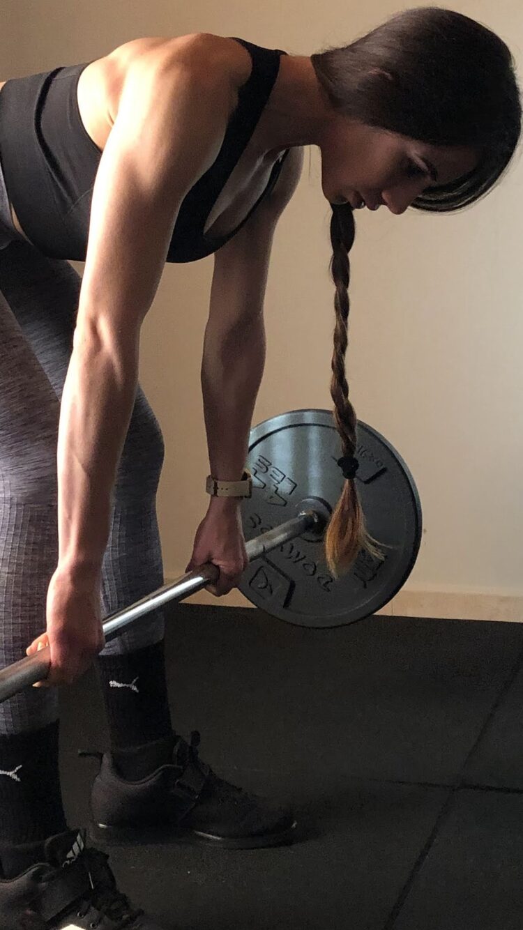 Dott.ssa Maria Luisa Re, biologa nutrizionista e personal trainer a Imperia, durante un allenamento in palestra